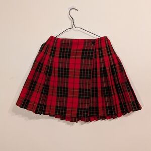 Chic Tartan Mini Skirt in Red and Black